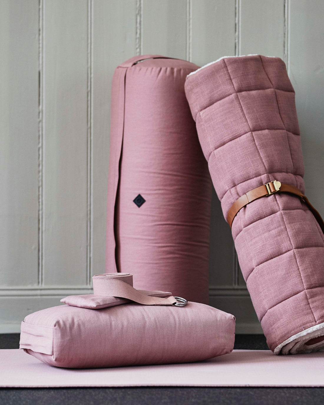 Yogamåtte - Rosa
https://dk.ayu.eu/collections/yin-yoga-matter-blod-komfort/products/yin-yoga-matte-med-laederrem-65x195-cm-rosa