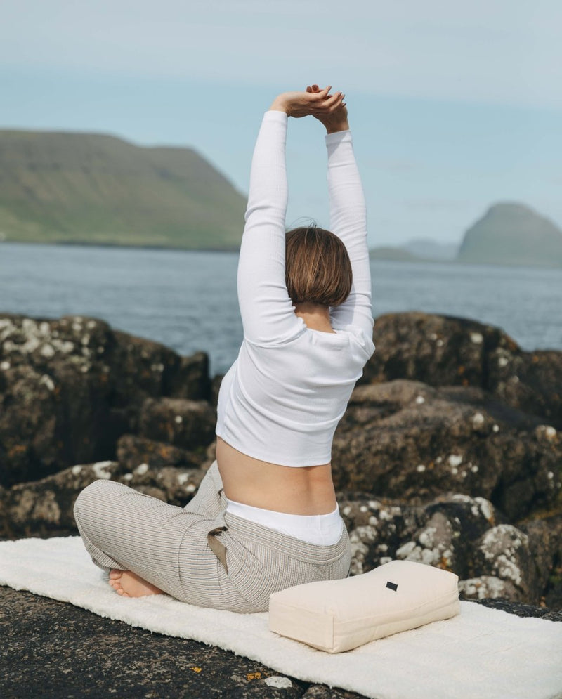 YIN YOGA måtte med læderrem - 65x195 cm - mørkeblå - nordal.dk