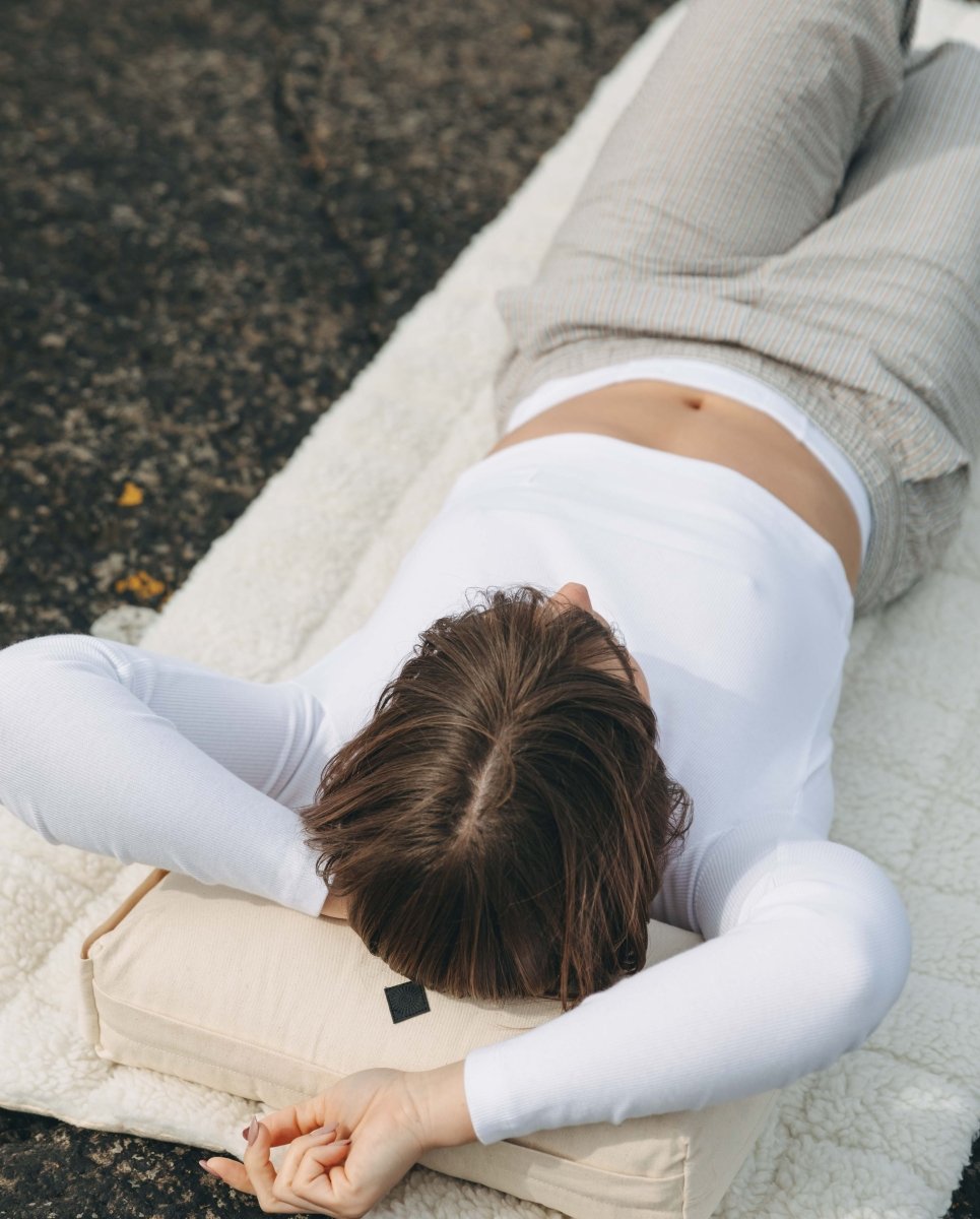 Meditationshynde - Råhvid
https://dk.ayu.eu/collections/yoga-og-meditationshynde-optimal-stotte-og-komfort/products/yoga-og-meditationspude-40x20-cm-rahvid
